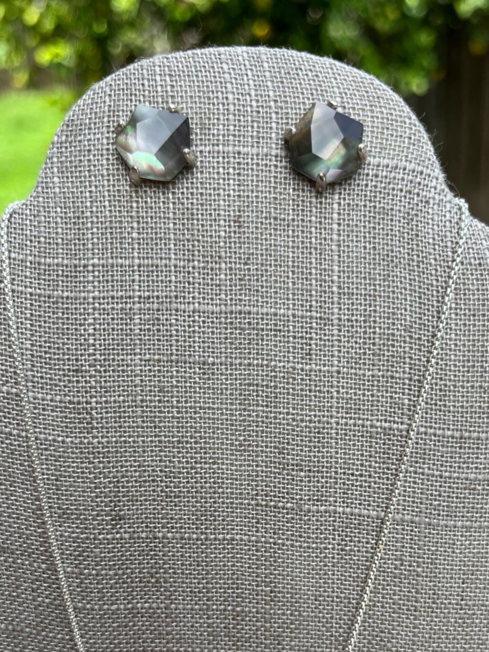 Kendra Scott Iridescent Black Shell Hexagon Necklace and Studs - Picture 2 of 5